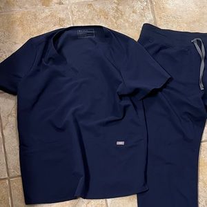 Figs Three pocket scrub top XL navy